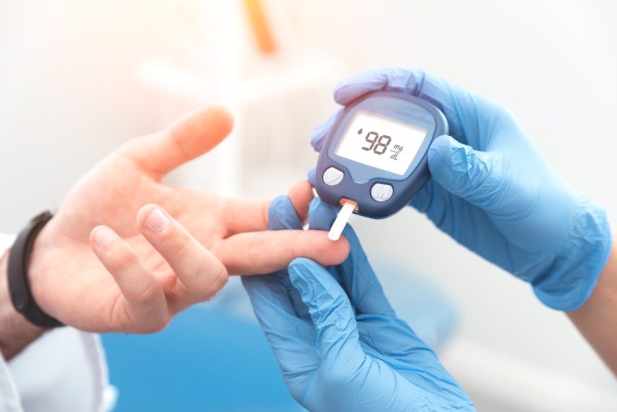 Medida de la glucemia en la oficina de farmacia: un paso clave en la prevención de la diabetes.